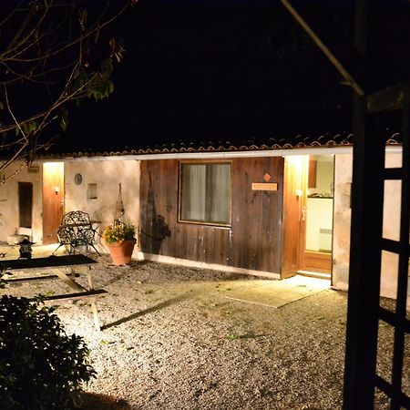 Le Moulin De Lusseau Bed and Breakfast Chef-Boutonne Rum bild