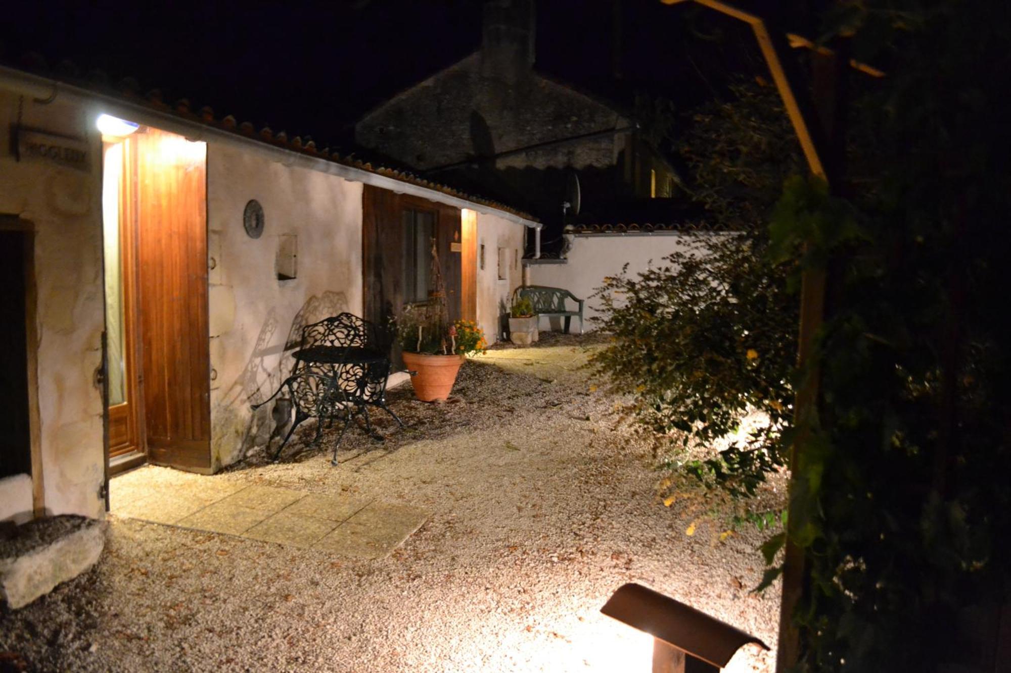 Le Moulin De Lusseau Bed and Breakfast Chef-Boutonne Rum bild