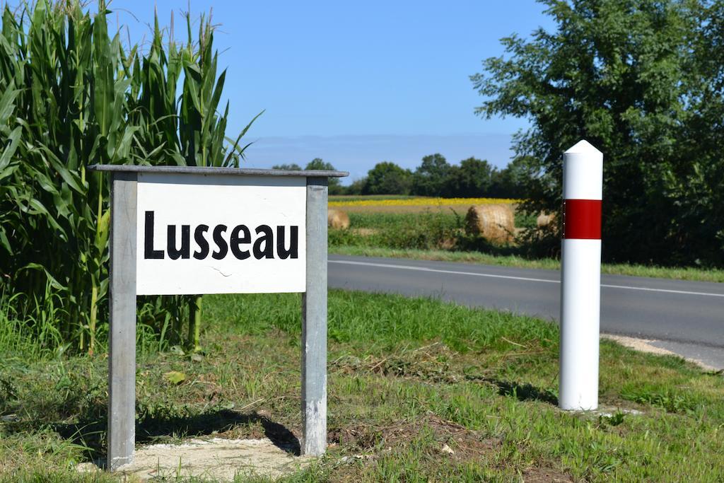 Le Moulin De Lusseau Bed and Breakfast Chef-Boutonne Exteriör bild