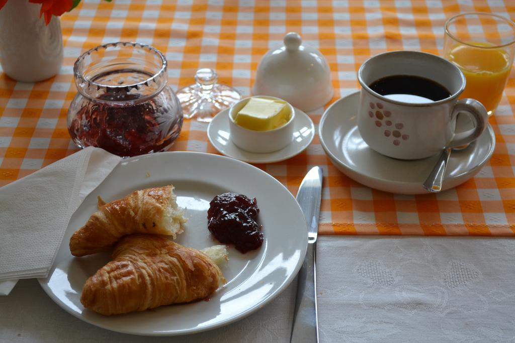 Le Moulin De Lusseau Bed and Breakfast Chef-Boutonne Exteriör bild