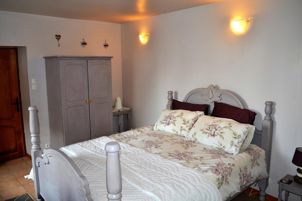 Le Moulin De Lusseau Bed and Breakfast Chef-Boutonne Exteriör bild